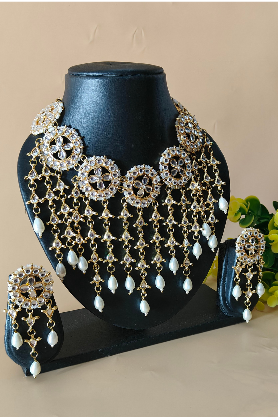 White Pearl Kundan Necklace Set with Kundan Hangings