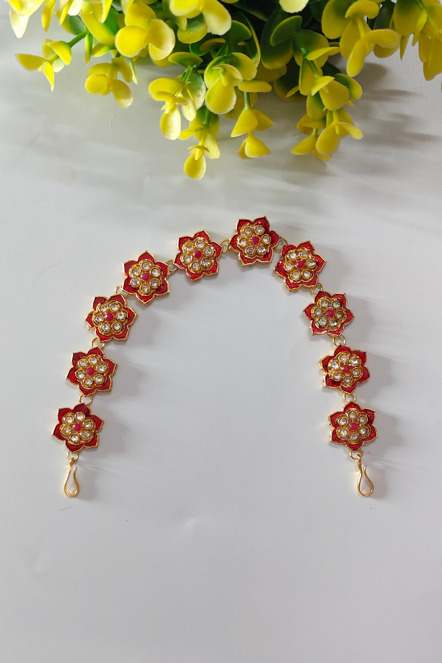 Red Kundan Mathapatti